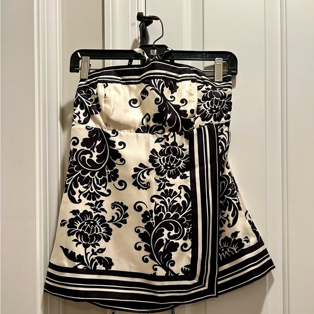White House black market satin halter top size 2 side zip.